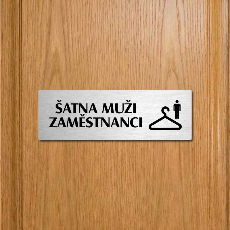 Šatna muži zaměstnanci, 200x66mm, stříbrná popiska s okrasným rámečkem  